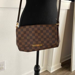MM Louis Vuitton purse, gold chain, long Strap